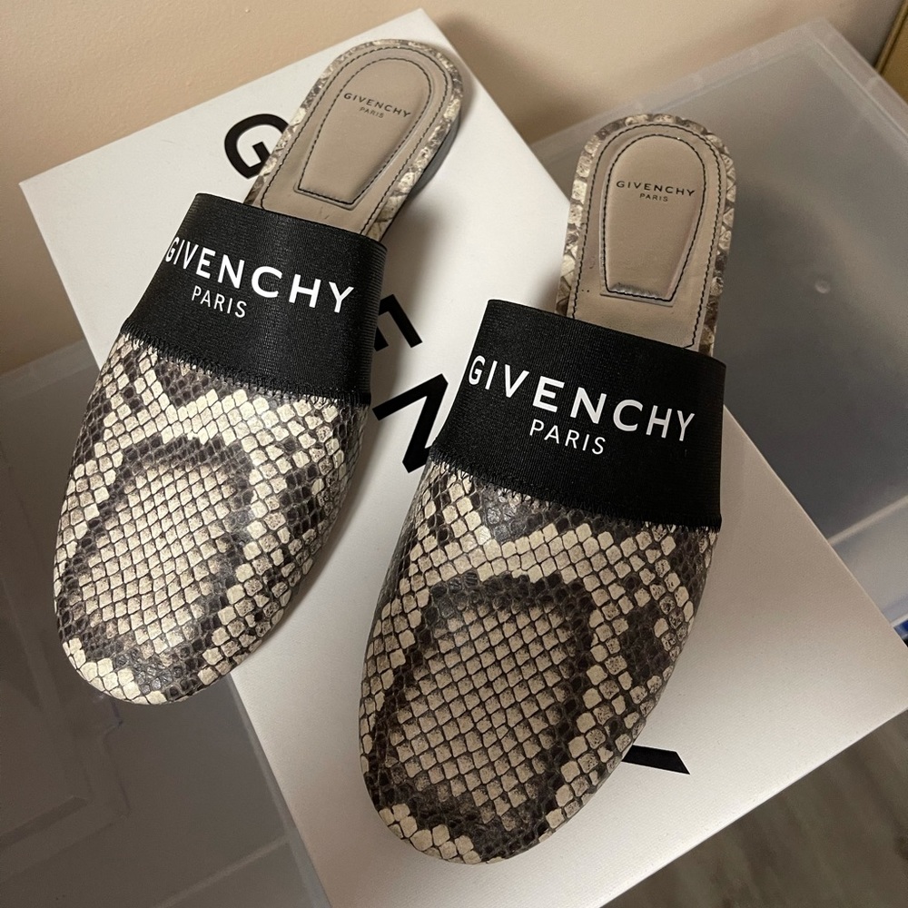 Givenchy - Picture 1 of 4